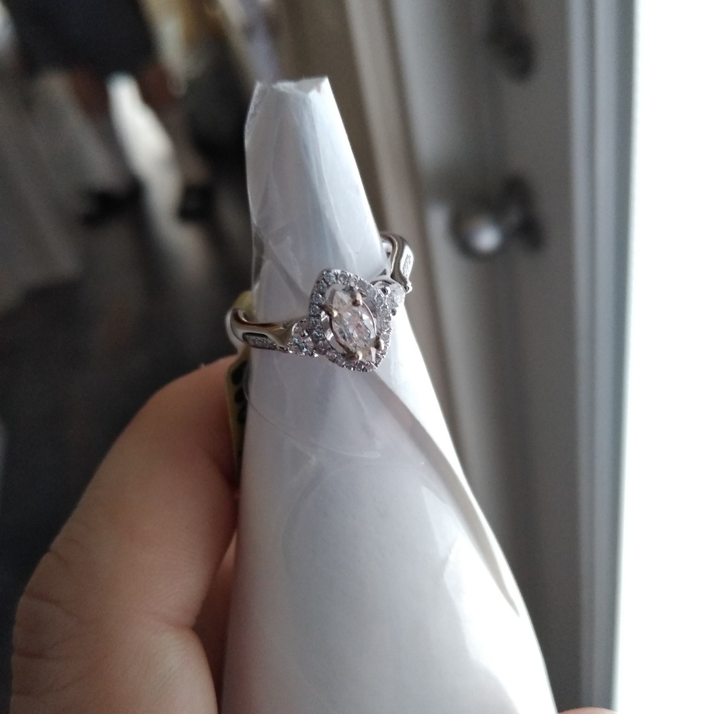 BEAUTIFUL $3000 DIAMOND RING